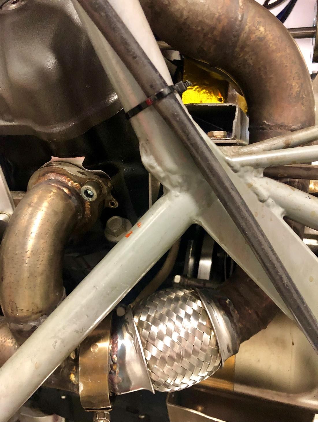 Switchblade exhaust pipe