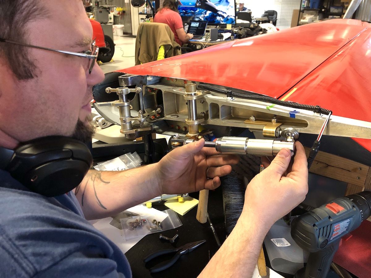 installing flap actuator 11.02.21 installing flap actuator