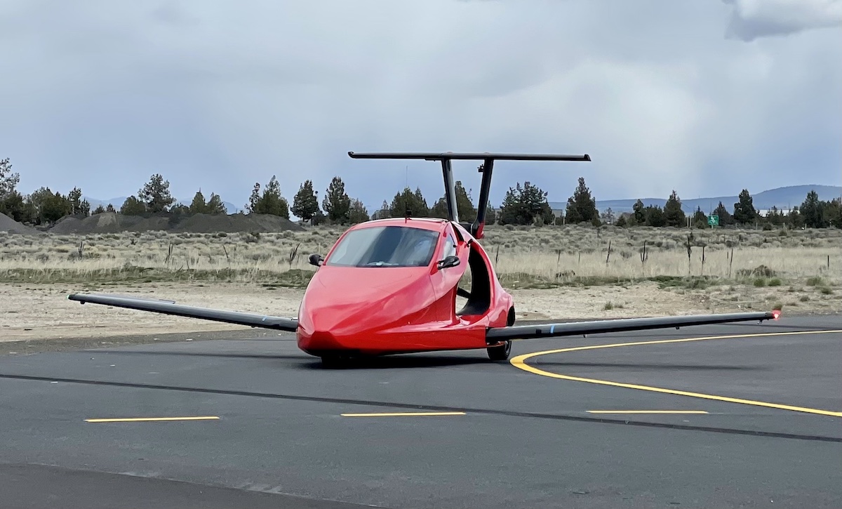 on taxiway 4.09.22 switchblade flying car on the runway