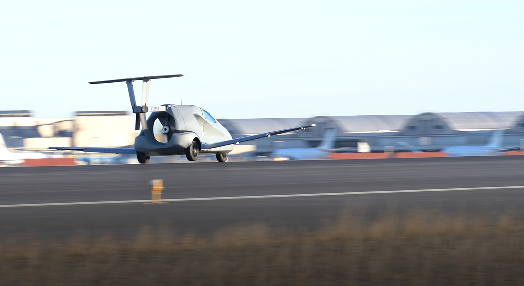 SWITCHBLADE FLYING SPORTS CAR IS TAKING HOPS!